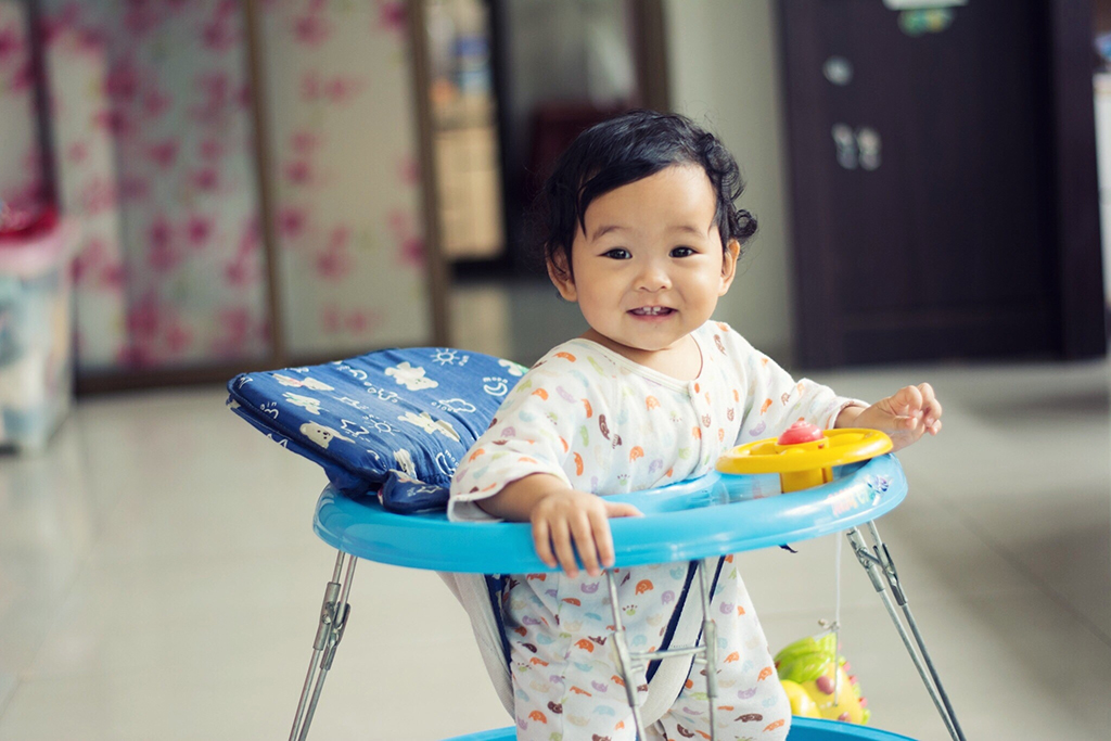Expecting a Baby? Consider These Tips Before Buying Swaddles, Carriers and Other Equipment