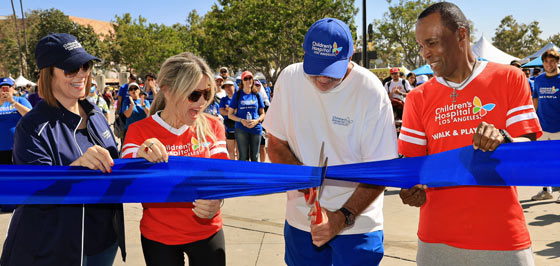 Alex, Ellen K, Paul, Sugar Ray cut ribbon