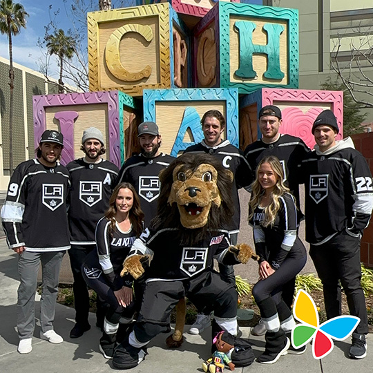 LA Kings players at CHLA.